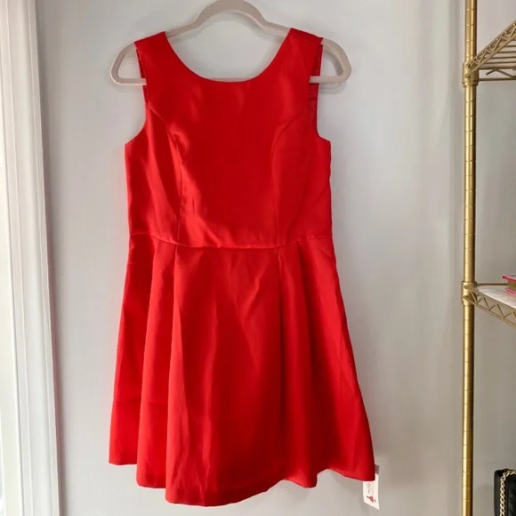 NWT Red Dress Boutique Open Back Red Dress With Bow in Size Medium - Picture 2 of 16